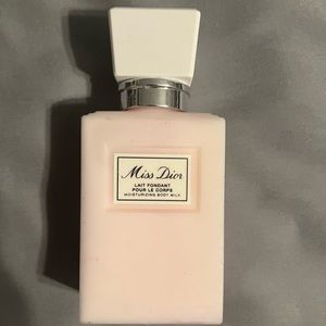 Miss Dior Moisturizing Body Milk